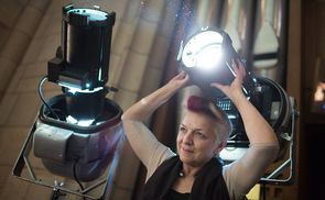 Victoria Coeln und ihre Lichtinstallation 'Chromotopia' im Linzer Mariendom 2015.