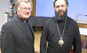 Bischof Manfred Scheuer (l.) und Metropolit Arsenios Kardamakis